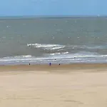 Modern Coastal In Lägenhet