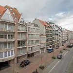 Modern Coastal In Lägenhet